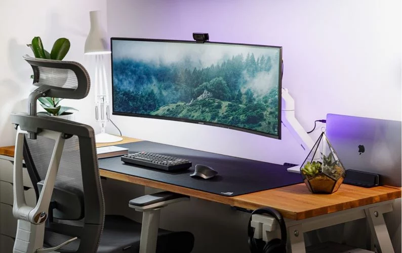 Next level gaming desk set-up - IKEA