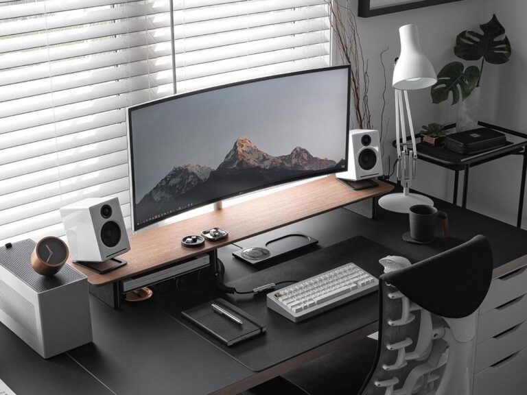 the ultimate minimal desk setup guide