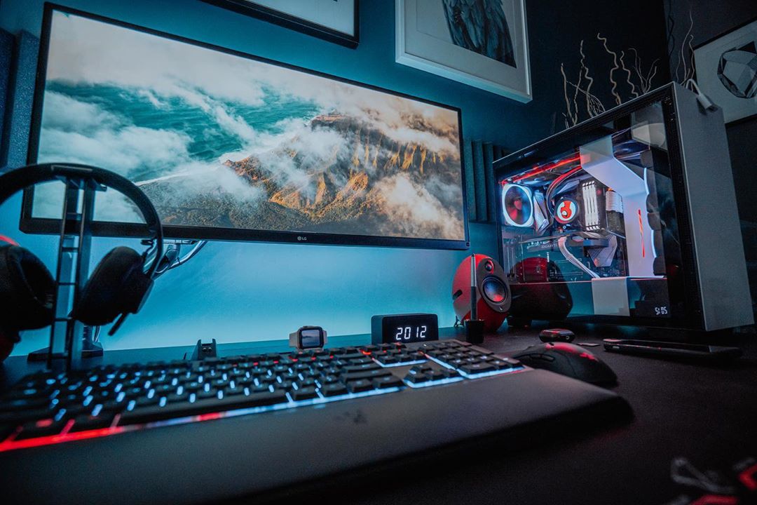 an-rgb-gaming-desk-setup-with-an-unbelievable-clean-look-minimal-desk