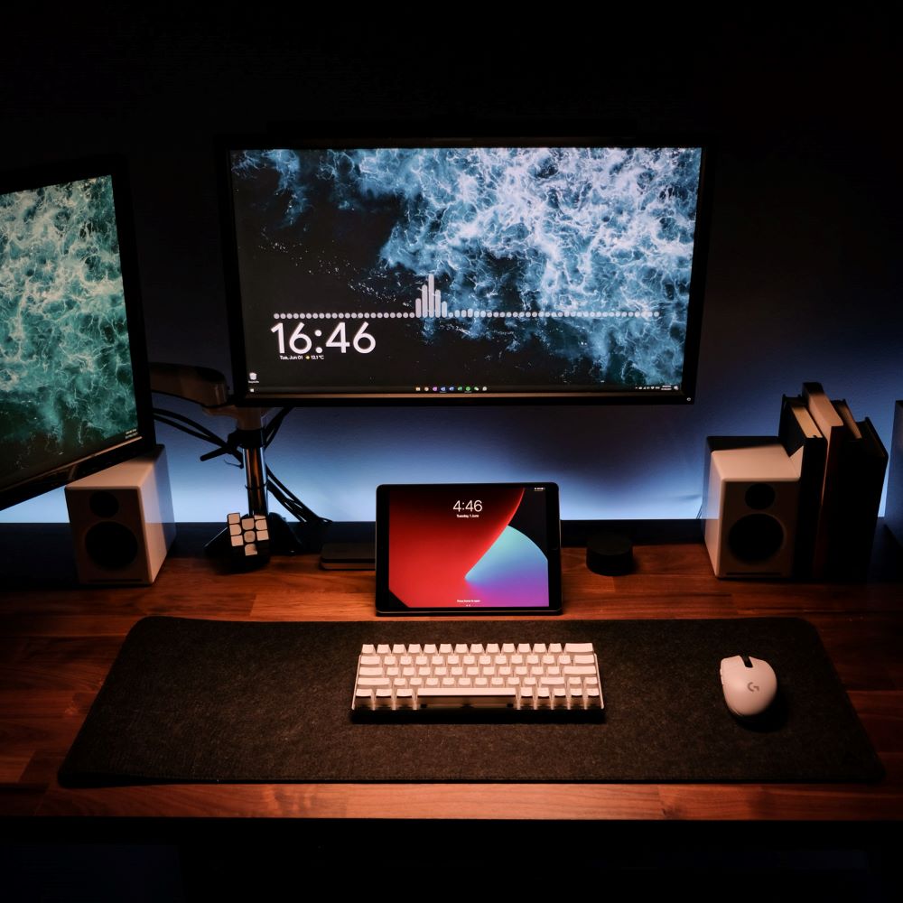 Ultimate Desk Accessories Guide for 2022 - Minimal Desk Setups