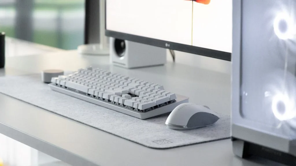 A Guide to Desk Accessories That Will Upgrade Your Setup