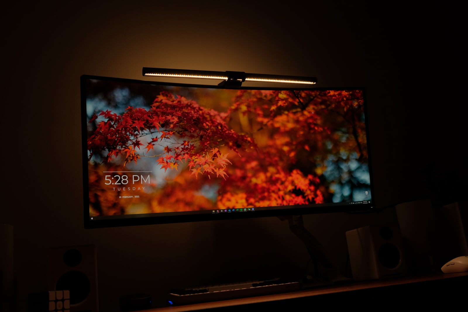 BenQ Screenbar Halo Review - Minimal Desk Setups