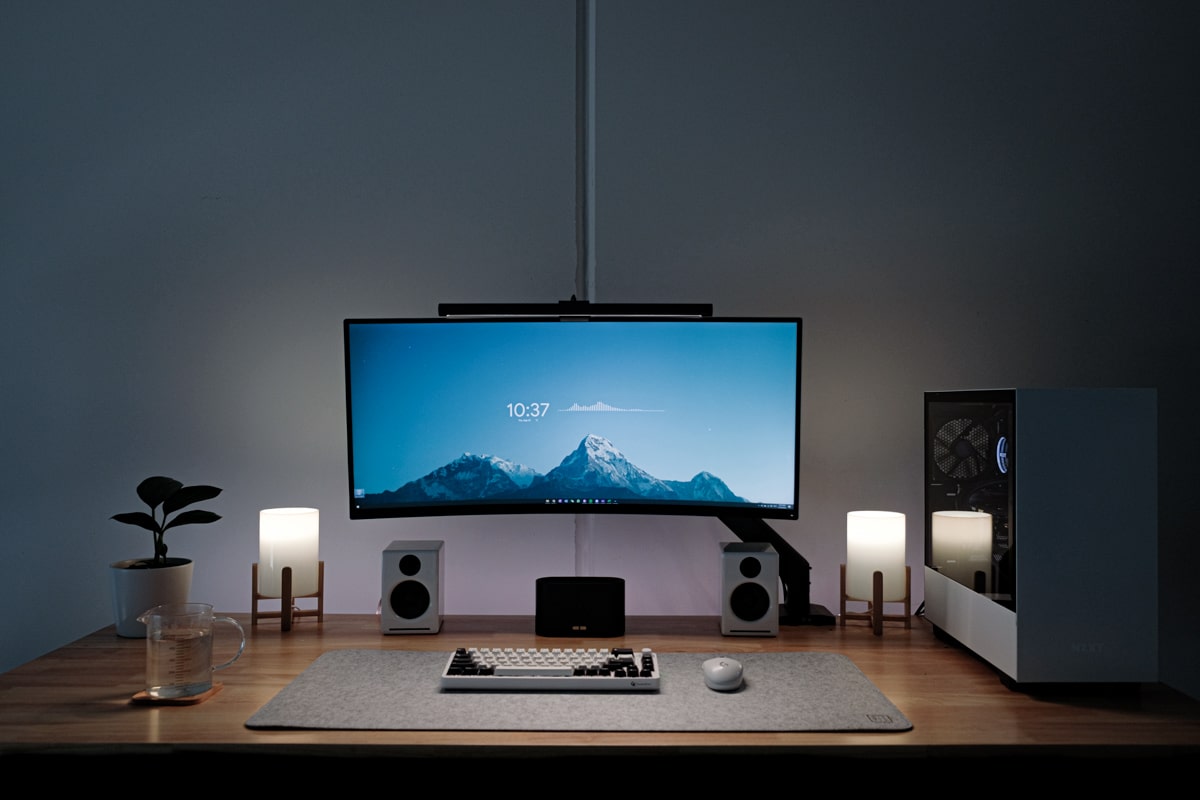 Standing desk setup with DIY cable management (cable net) : r/desksetup